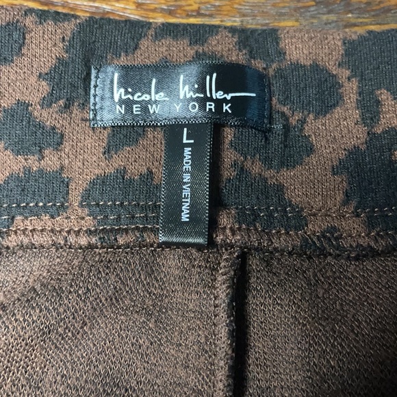 Women’s Animal Print Skirt (0059) - Picture 3 of 3